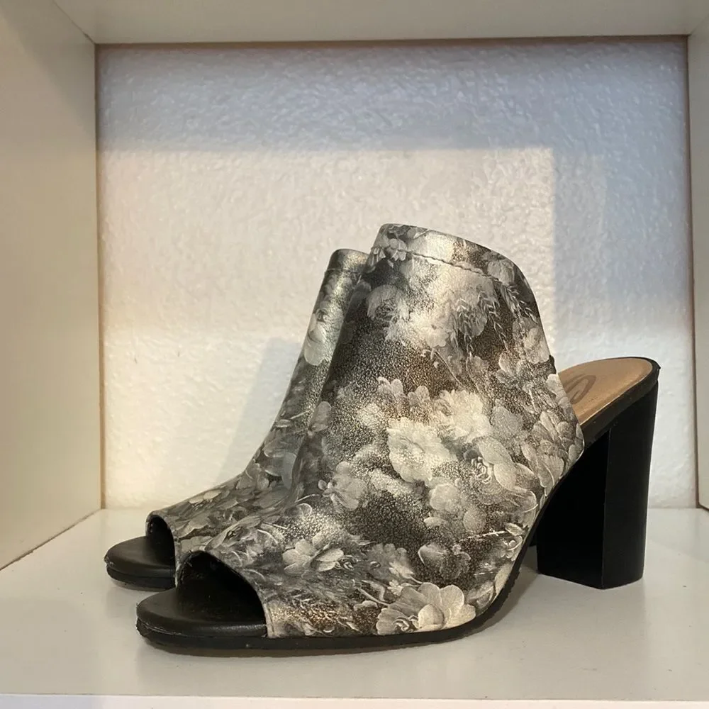 Sbicca Estela Floral Scenic Block Heel Open Toe Black Gray Sandals Slip On Comfy